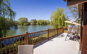 Stunning Lodge With Free Wifi For Hire At Carlton Meres In Suffolk Ref 60013M