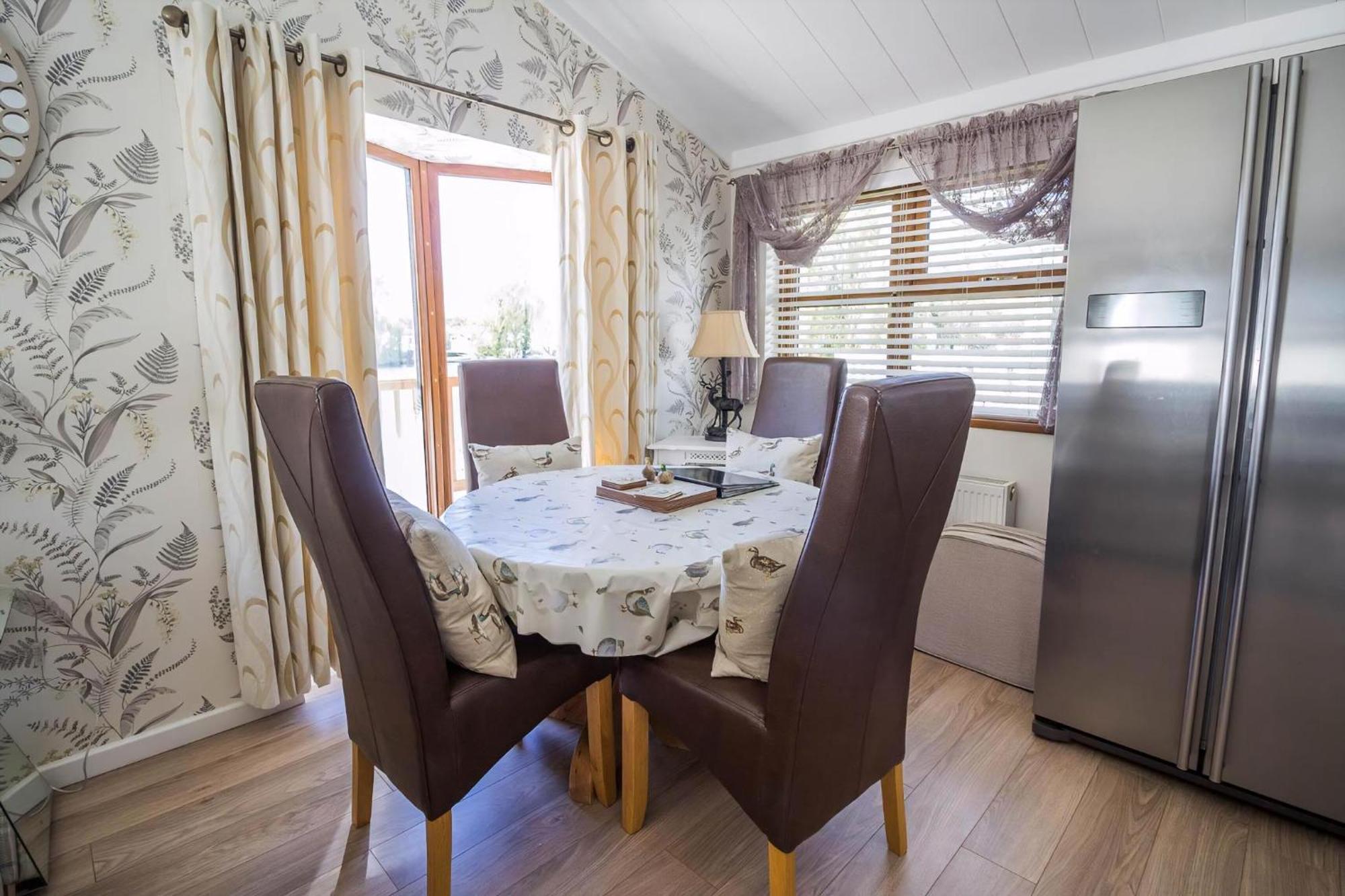 Stunning Lodge With Free Wifi For Hire At Carlton Meres In Suffolk Ref 60013M Saxmundham Exterior photo