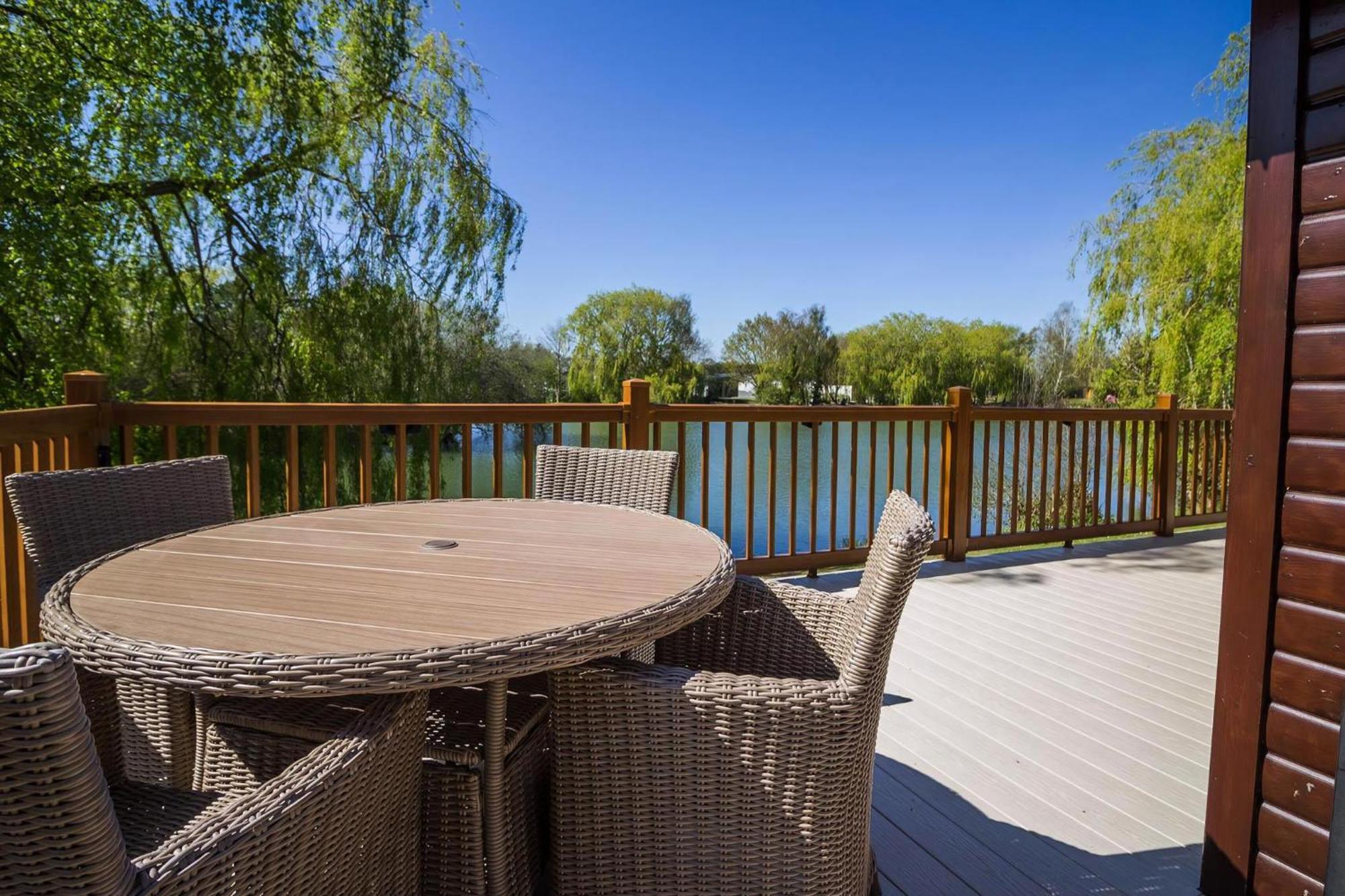 Stunning Lodge With Free Wifi For Hire At Carlton Meres In Suffolk Ref 60013M Saxmundham Exterior photo