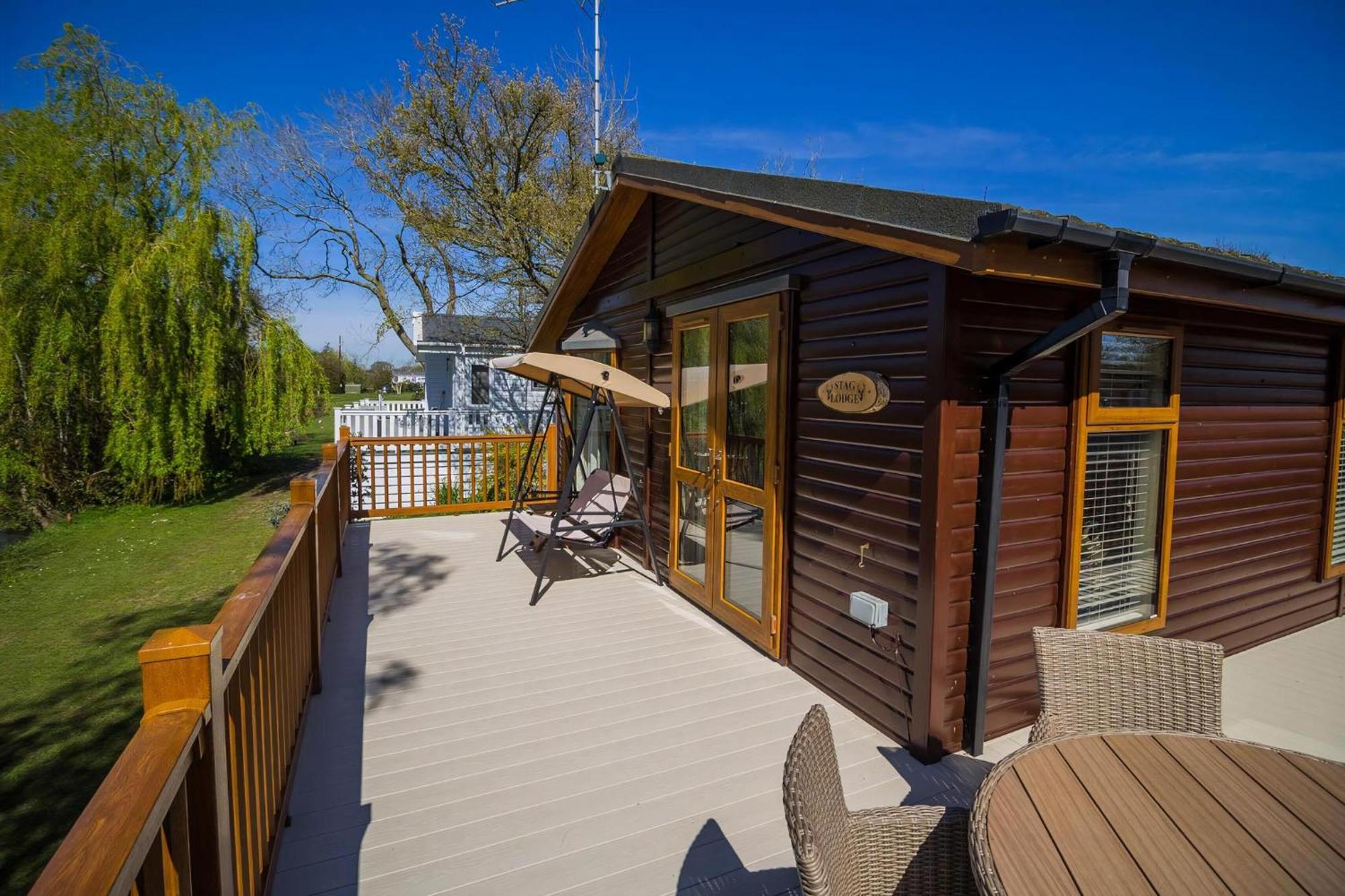 Stunning Lodge With Free Wifi For Hire At Carlton Meres In Suffolk Ref 60013M Saxmundham Exterior photo