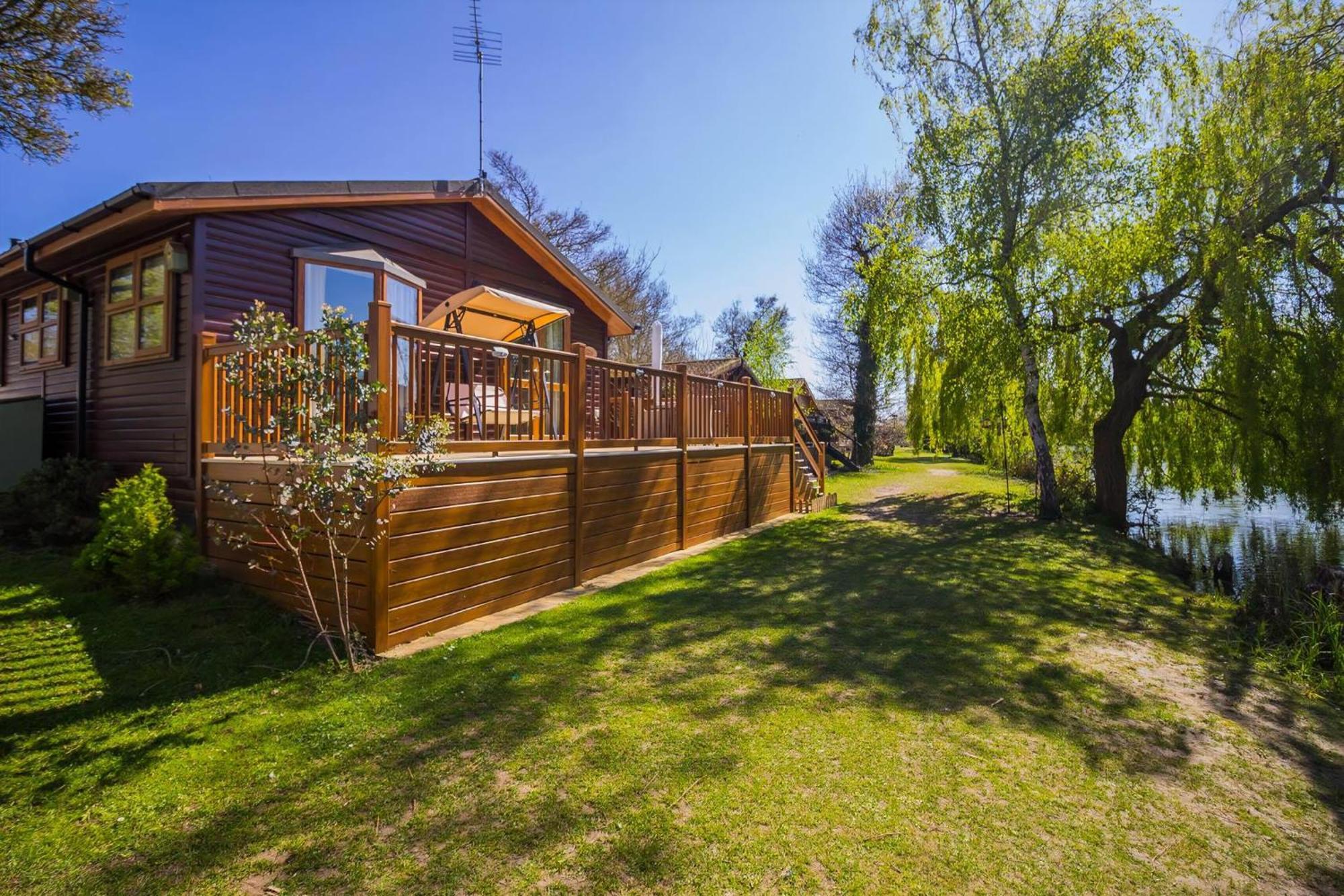 Stunning Lodge With Free Wifi For Hire At Carlton Meres In Suffolk Ref 60013M Saxmundham Exterior photo
